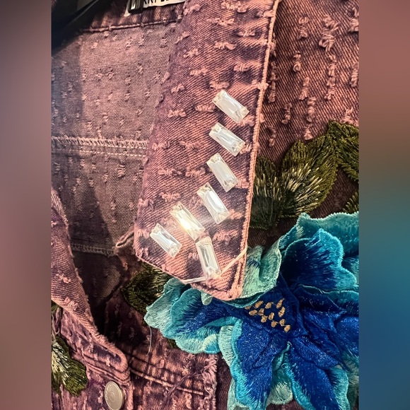 NEW Nikki Lund Bloom Floral Appliqué Texture Denim Jacket - Picture 4 of 8